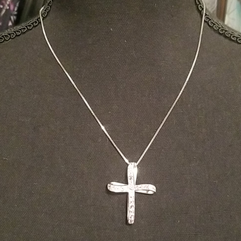 Peora Amethyst Sterling Silver Cross Neckl…